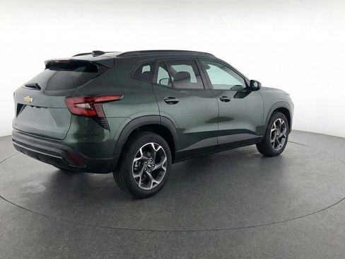 Used 2025 Chevrolet Trax LT image 9