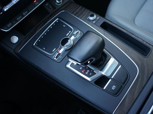 Used 2018 Audi Q5 Prestige w/ Prestige Package image 32