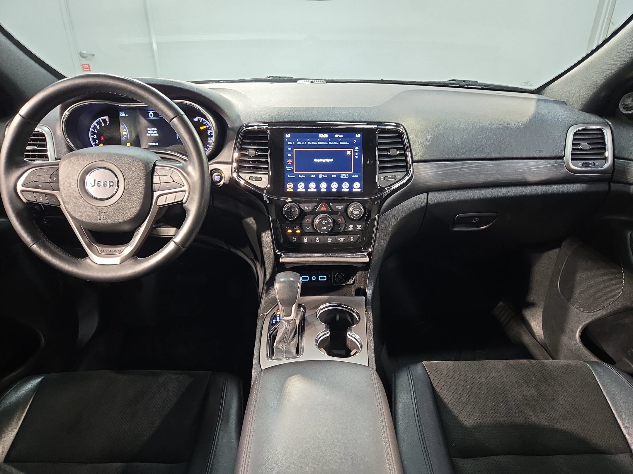 Used 2022 Jeep Grand Cherokee Laredo X AWD/4WD image 10