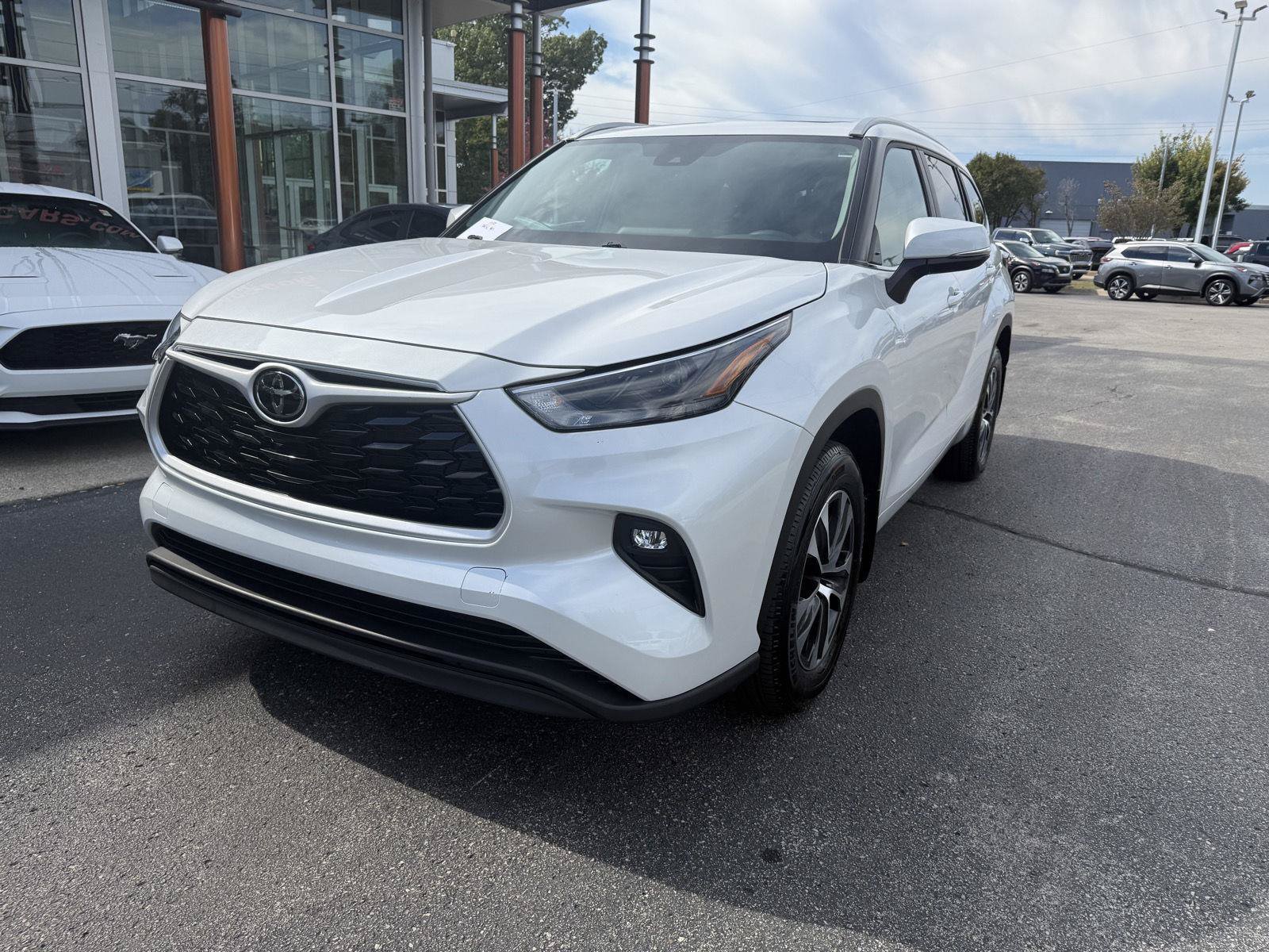Used 2026 Toyota Highlander XLE AWD/4WD image 4