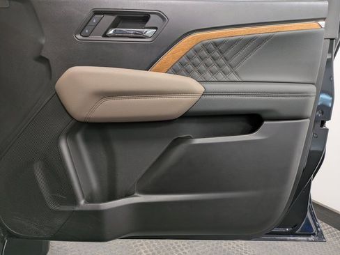 Used 2024 GMC Canyon Denali image 27