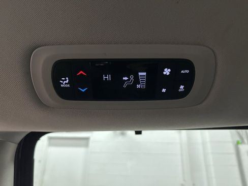 Used 2017 Chrysler Pacifica Touring-L FWD image 24