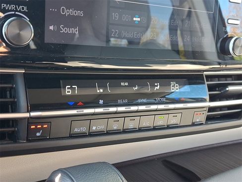 Certified 2024 Toyota Sienna XLE image 17