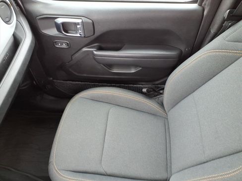 Used 2025 Jeep Wrangler Willys image 32