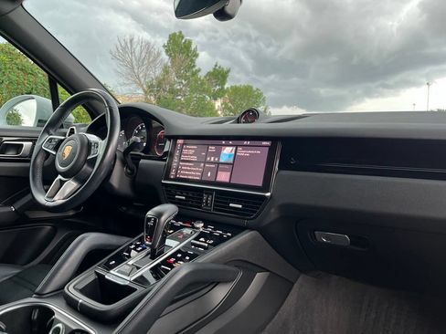 Used 2020 Porsche Cayenne AWD/4WD image 29