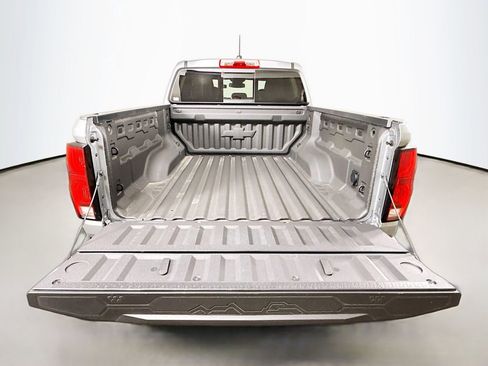 Used 2025 Chevrolet Colorado Z71 w/ Midnight Edition image 26