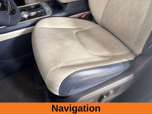 Used 2025 Kia Carnival EX FWD image 9