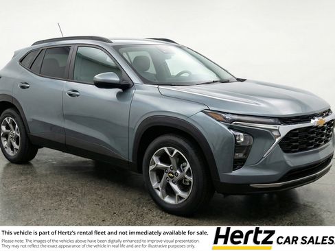 Used 2025 Chevrolet Trax LT image 1