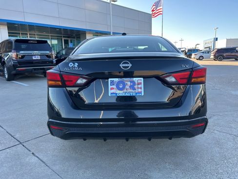 Used 2024 Nissan Altima 2.5 SV image 6