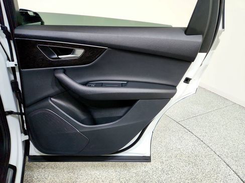 Used 2023 Audi Q7 3.0T Premium w/ Convenience Package image 25