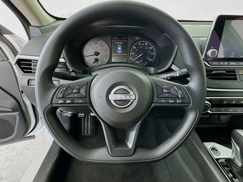 Used 2025 Nissan Altima 2.5 S image 11