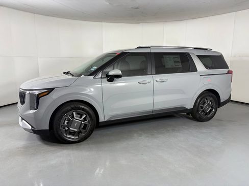 New 2026 Kia Carnival EX FWD image 5