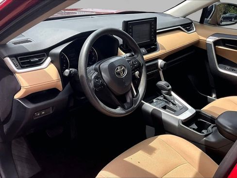 Used 2019 Toyota RAV4 LE FWD image 18
