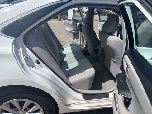 Used 2017 Toyota Camry LE FWD image 11