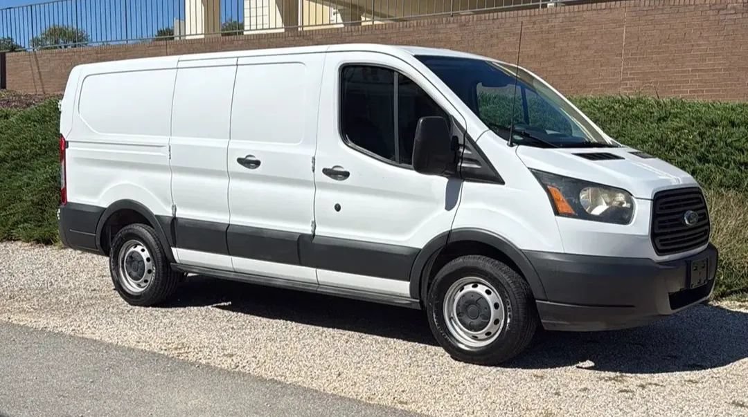 Used 2016 Ford Transit 150 130 Low Roof RWD image 2
