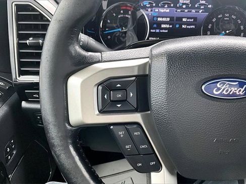 Used 2022 Ford F250 Lariat w/ Black Appearance Package image 10