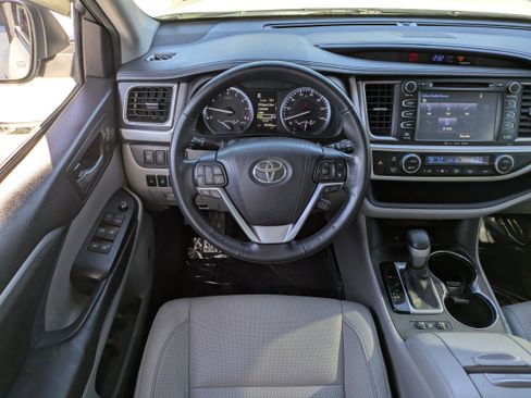 Used 2017 Toyota Highlander Limited Platinum image 19