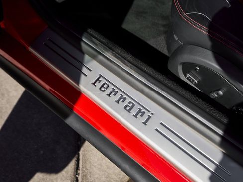 Used 2018 Ferrari 812 Superfast image 38