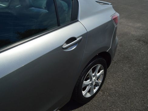 Used 2011 MAZDA MAZDA3 i Touring FWD image 4