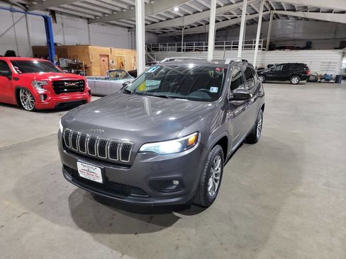 Used 2019 Jeep Cherokee Latitude Plus w/ Cold Weather Group image 3