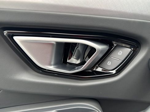 Used 2022 Lamborghini Urus image 12