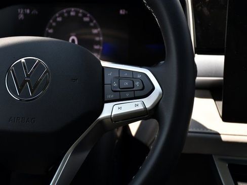 New 2025 Volkswagen Taos SE image 24