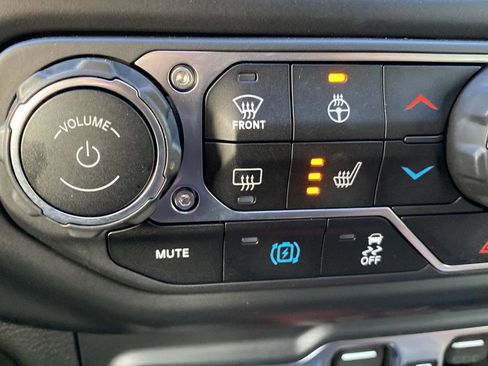 Certified 2023 Jeep Wrangler Sahara w/ Cold Weather Group image 17