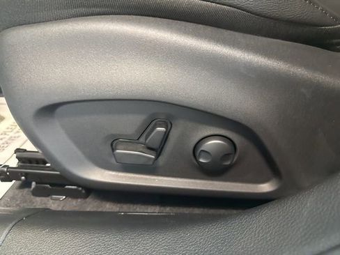 New 2025 Jeep Compass Limited w/ Sun & Sound Group image 9