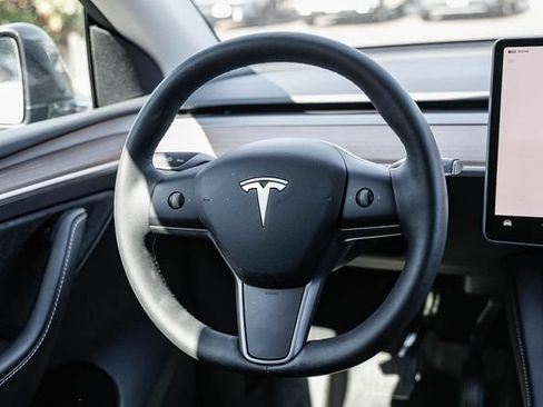 Used 2024 Tesla Model Y Long Range AWD/4WD image 14