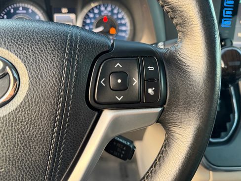 Used 2015 Toyota Sienna XLE Premium image 44