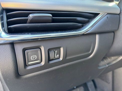 Used 2023 Cadillac XT4 Premium Luxury image 21