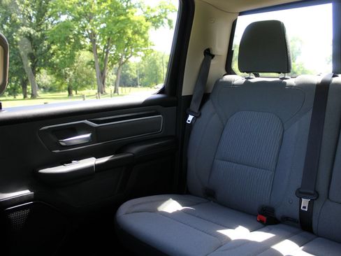 Used 2020 RAM 1500 Big Horn AWD/4WD image 12