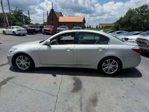 Used 2011 Hyundai Genesis 4.6 RWD image 7