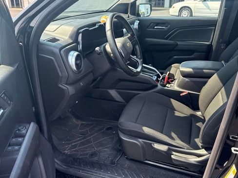 Used 2024 Chevrolet Colorado LT w/ LT Convenience Package RWD image 5
