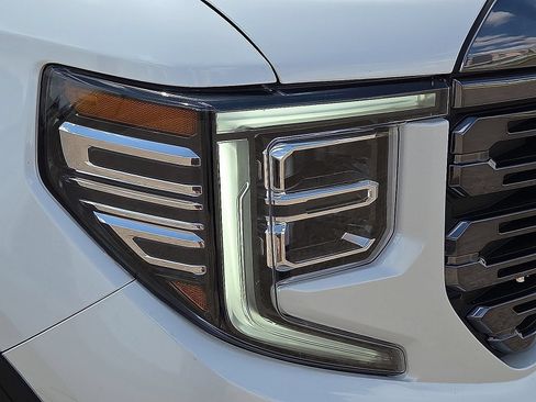 Used 2024 GMC Sierra 1500 Denali Ultimate AWD/4WD image 11