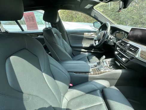 Used 2019 BMW 530i w/ Convenience Package image 5