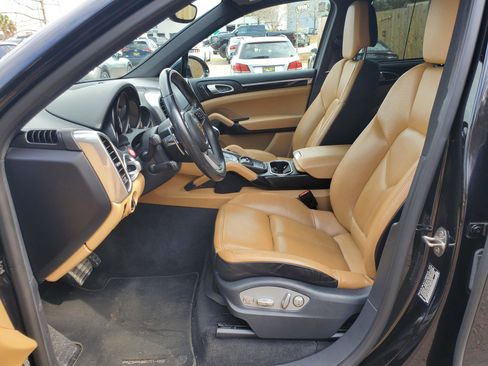 Used 2017 Porsche Cayenne S image 16