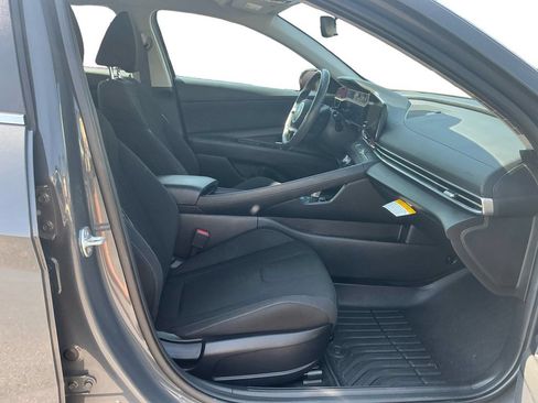 Used 2025 Hyundai Elantra SEL FWD image 22