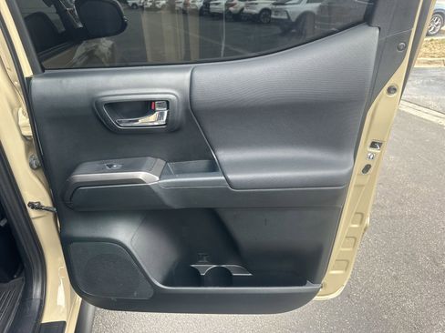 Used 2017 Toyota Tacoma TRD Off-Road w/ Premium & Technology Package image 28