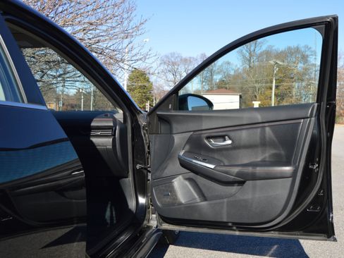 Used 2021 Nissan Sentra SR w/ SR Premium Package image 20