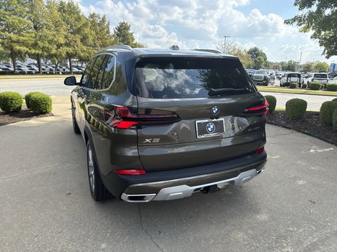 New 2026 BMW X5 xDrive50e w/ Climate Comfort Package image 3