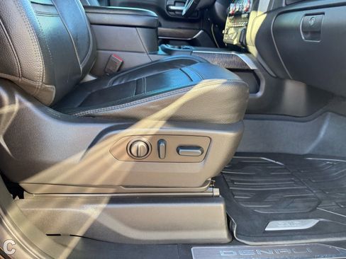 Used 2022 GMC Sierra 3500 Denali w/ Denali Ultimate Package image 11