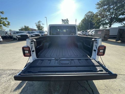 New 2025 Jeep Gladiator Rubicon image 32