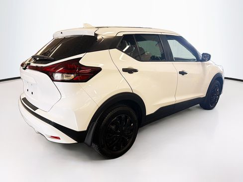 Used 2023 Nissan Kicks S FWD image 9