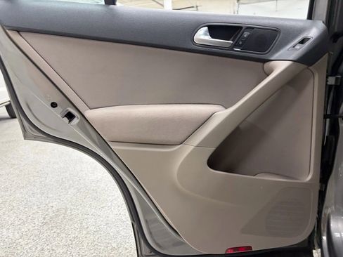 Used 2011 Volkswagen Tiguan S image 21