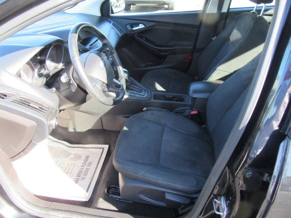 Used 2015 Ford Focus SE w/ SE Cold Weather Package FWD image 10