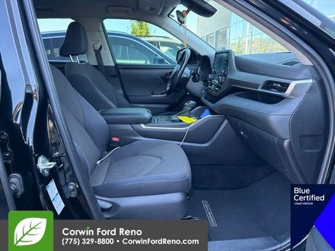 Used 2022 Toyota Highlander LE AWD/4WD image 16