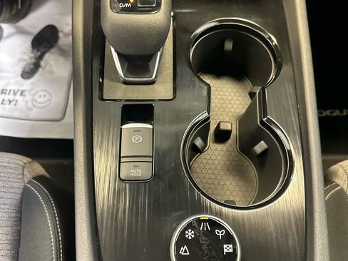 Certified 2022 Nissan Rogue SV image 23