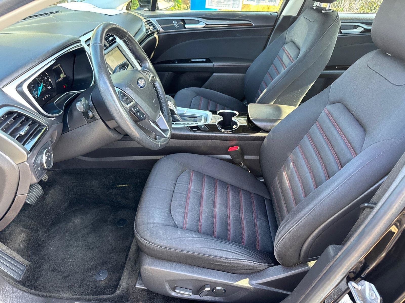 Used 2016 Ford Fusion SE FWD image 25