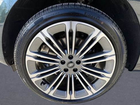 New 2025 Land Rover Range Rover Long Wheelbase SE AWD/4WD image 8